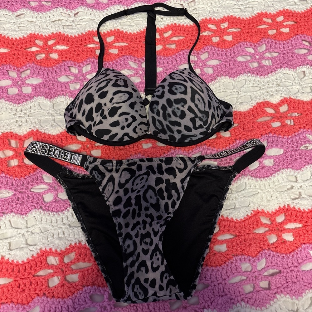 Stylish Black and Gray Leopard Print Bikini